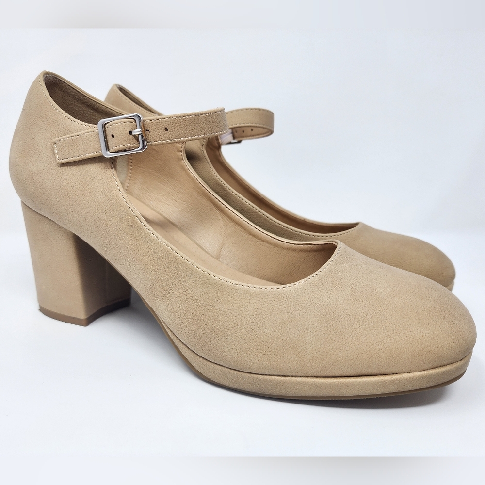 Y.Not? Tan Heels Woman's Size 9